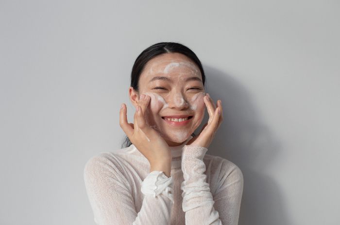 Mau Skincare Kamu Lebih Ngefek? Jangan Lewatkan Step Rahasia Kulit Glowing Ini!