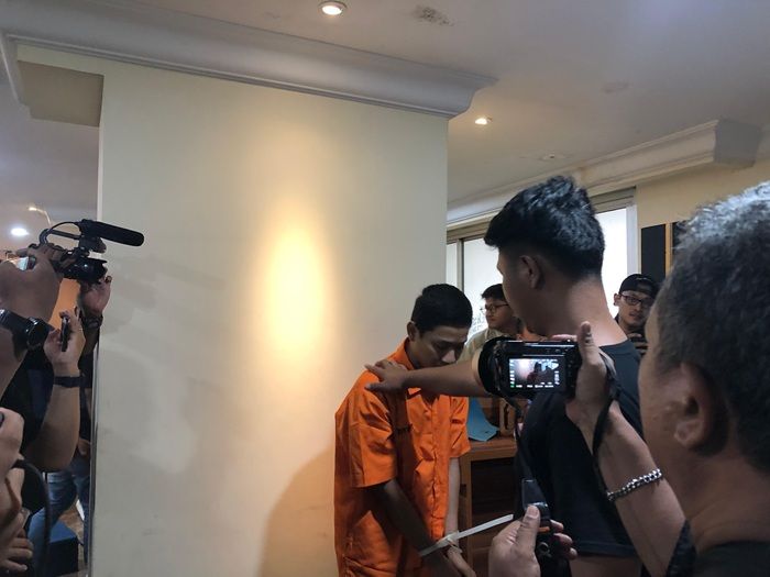 Konferensi pers Polda Metro Jaya kasus karyawan bunuh bos sembako di Pondok Gede, Bekasi. - Foto oleh INDOZONE Samsudhuha Wildansyah via INDOZONE Samsudhuha Wildansyah