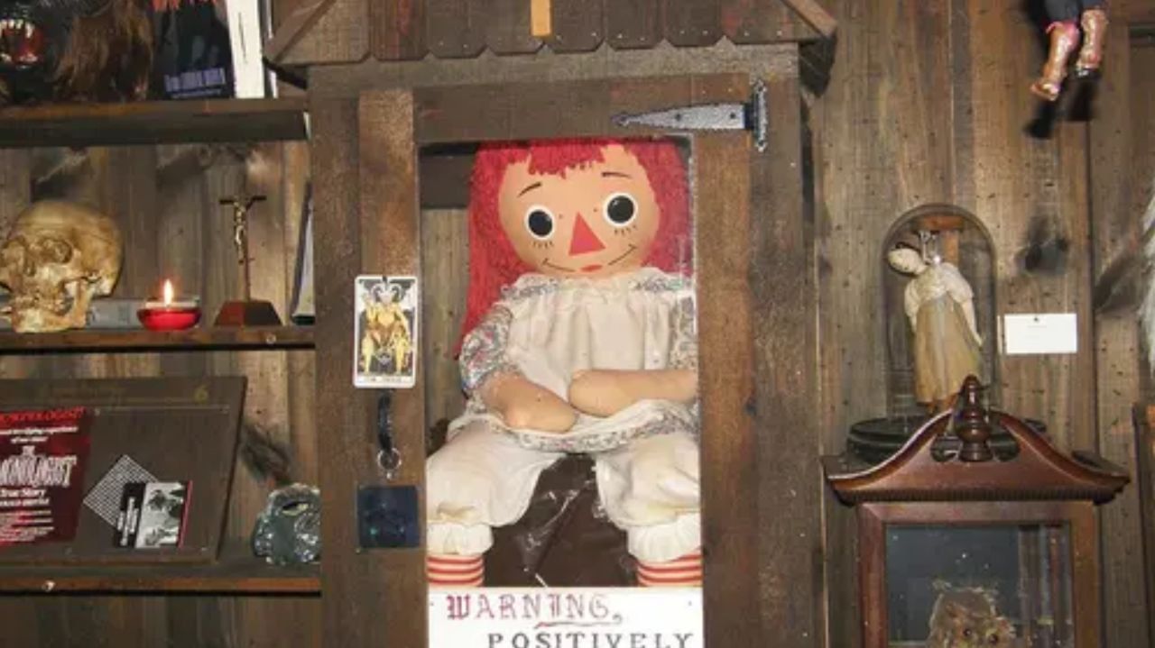 Misteri Kematian Dan Rivera di Tengah Tur Boneka Annabelle