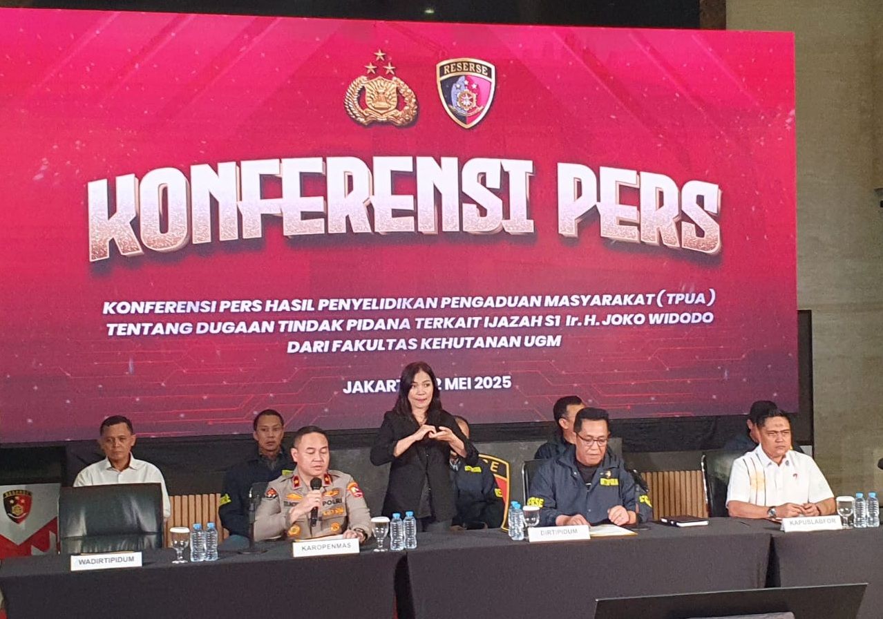 Konferensi pers Bareskrim Mabes Polri kasus tudingan ijazah palsu Presiden ke-7 Jokowi. - Foto oleh INDOZONE Samsudhuha Wildansyah via INDOZONE Samsudhuha Wildansyah