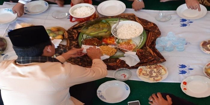 Mengulik Tradisi Makan Bajamba Dari Minangkabau