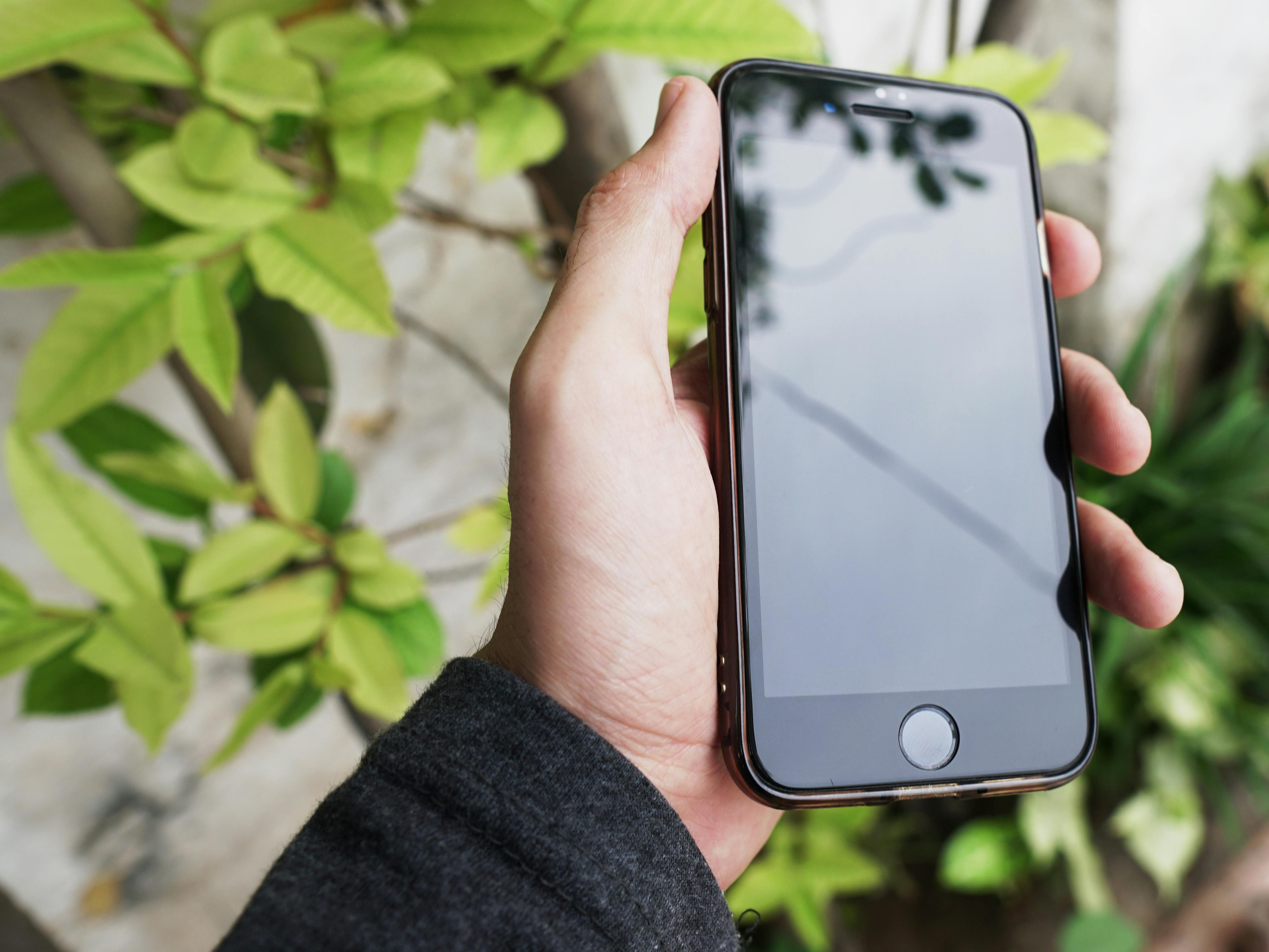 Layar iPhone Gelap dan Tidak Merespons? Begini Cara Perbaikinya
