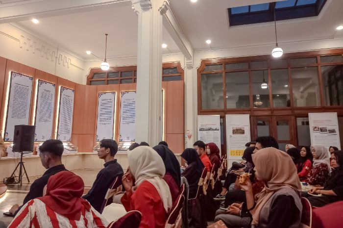 Pemaparan Edukasi Mengenai Bank Indonesia dan Sejarah Rupiah - Foto oleh Z Creators Meisi Maulida Rahmah Gea via Z Creators Meisi Maulida Rahmah Gea