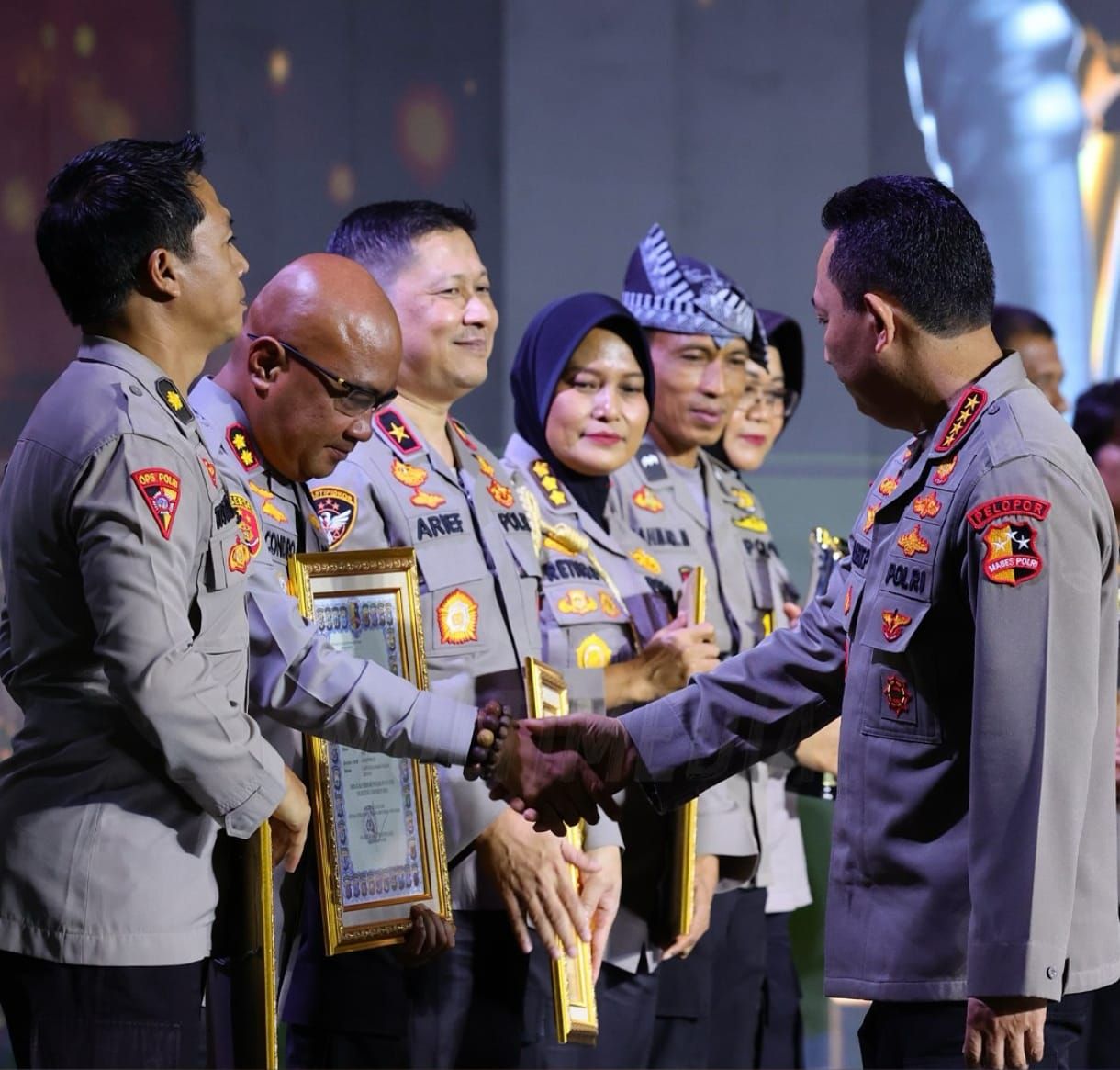 Kapolres Serang, Raih Hoegeng Awards 2025: Persembahan Tulus untuk Ibu dan Warga Serang