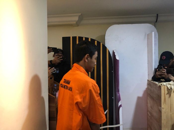 Konferensi pers Polda Metro Jaya kasus karyawan bunuh bos sembako di Pondok Gede, Bekasi. - Foto oleh INDOZONE Samsudhuha Wildansyah via INDOZONE Samsudhuha Wildansyah