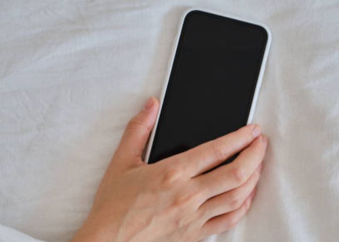 Layar iPhone Gelap dan Tidak Merespons? Begini Cara Perbaikinya