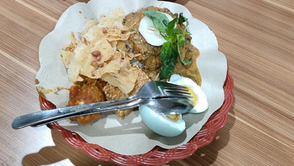 Pecel Kawi, Sarapan Legenda Di Tengah Sejuknya Pagi Kota Malang
