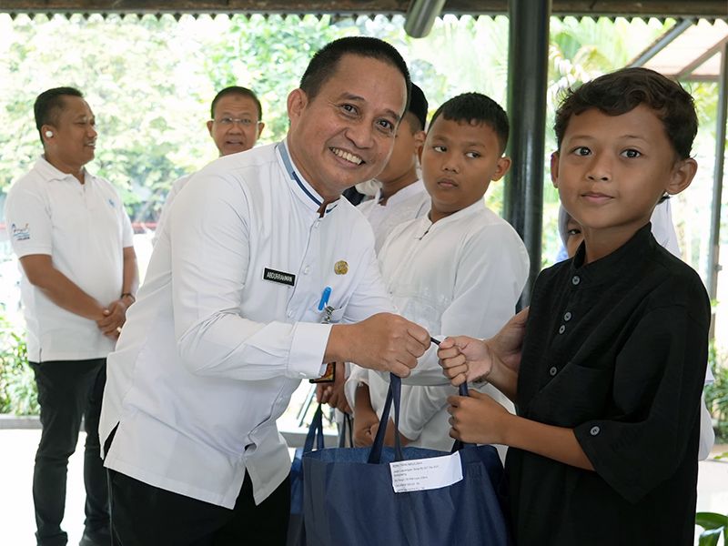300 Anak di Jakbar Dapet Bantuan dari Yayasan Amway Peduli