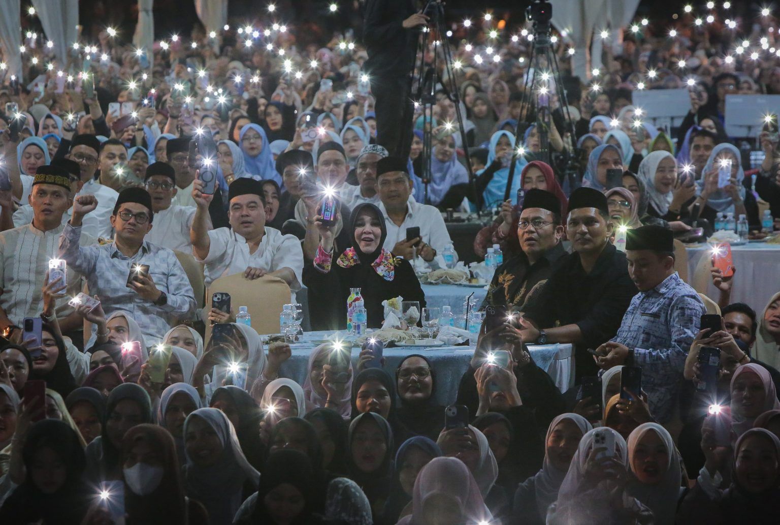 Hijrah Kolaboratif, Ribuan Warga Meriahkan Festival Muharram Banda Aceh bersama Ustaz Hanan Attaki