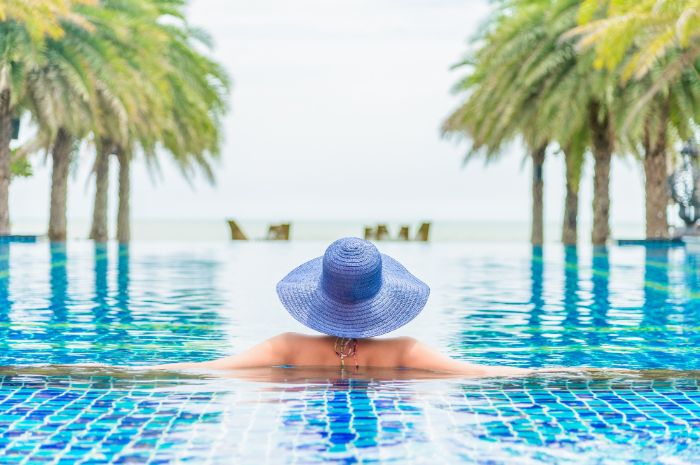 111 Caption Bahasa Inggris tentang Kolam Renang, Lucu!