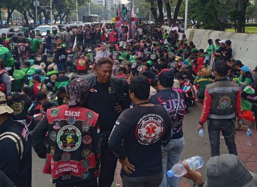 Protes Status Buruh dan Tolak Komisi 10 Persen, Ratusan Driver Ojol Turun ke Jalan