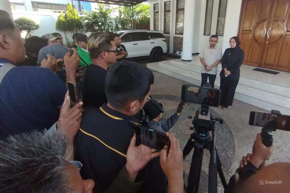Putra Dedi Mulyadi, Maula Akbar dan Istri Sampaikan Permohonan Maaf atas Insiden di Pendopo Garut