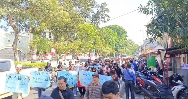 Anggota Polda Jambi Mat Sanusi Jabat Ketua Koni Jambi, Pendemo: Mau Tetap Jadi Ketua atau keluar dari Polri?