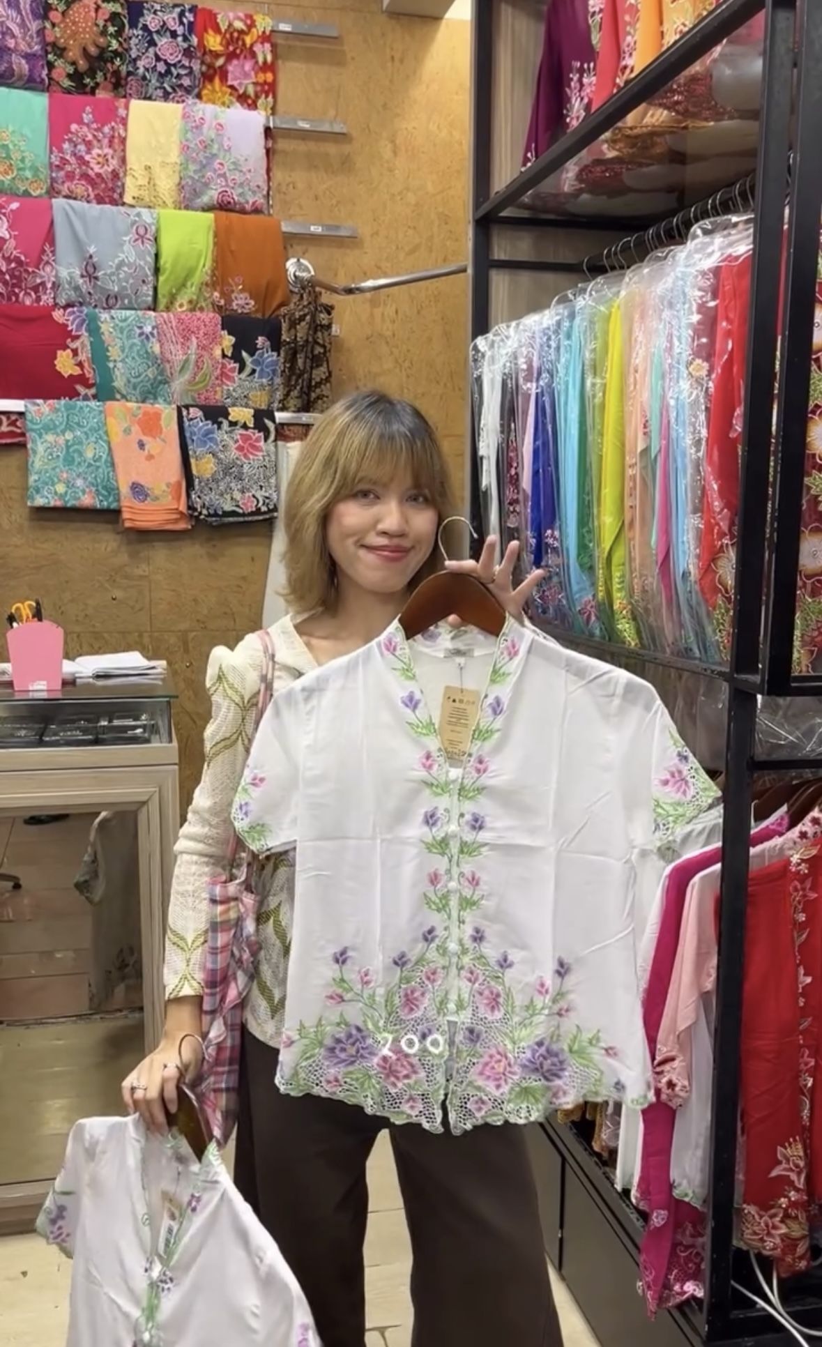 5 Toko Ini Wajib Dikunjungi Buat Hunting Kebaya Lucu di Thamrin City