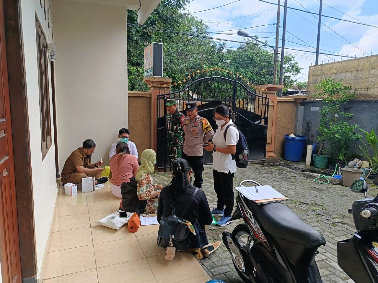Deteksi Dini HIV dan IMS, Aparat Dampingi Tes Kesehatan Keliling di Rumah Kos