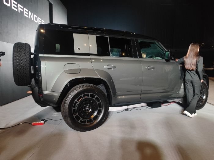 Defender Octa, SUV Terkuat Land Rover Meluncur di Indonesia