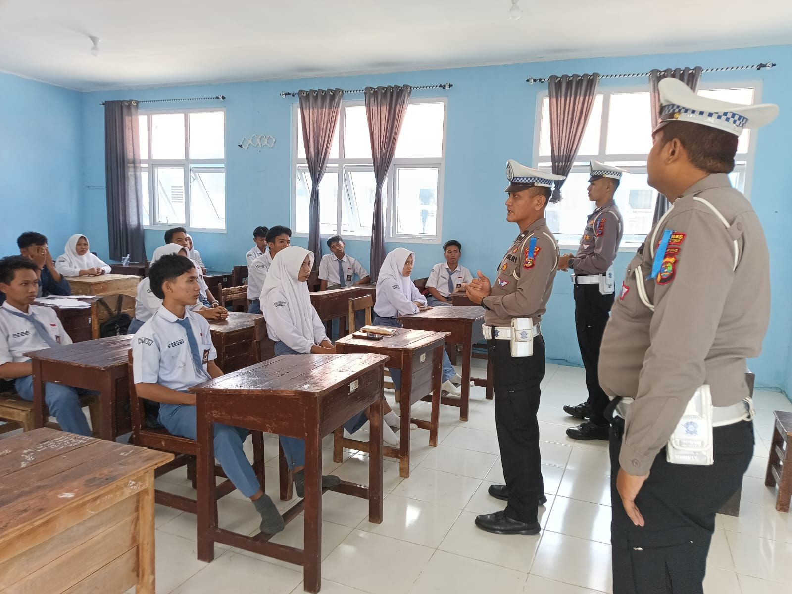 Operasi Patuh Krakatau 2025, Polisi di Lampung Timur Masuk ke Dalam Kelas, Ternyata Ini Tujuannya