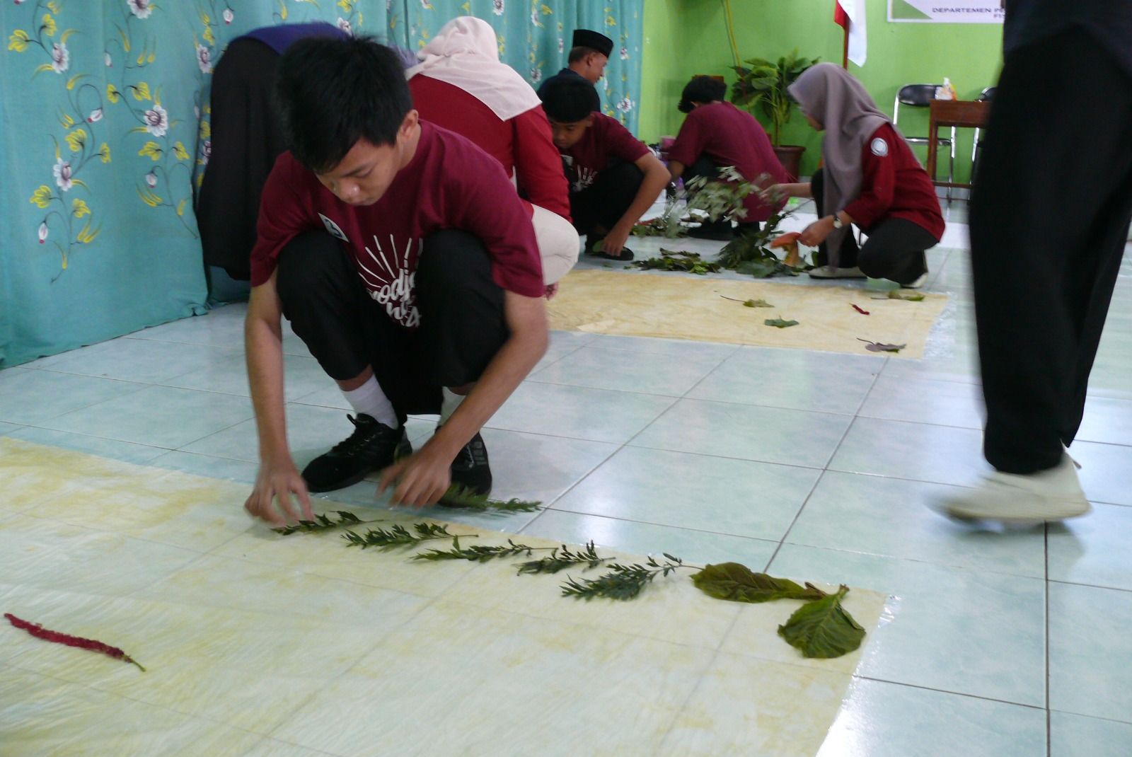 Dosen UNY Gelar Pelatihan Ecoprint, Cara Kreatif Kembangkan Kemandirian Siswa Berkebutuhan Khusus di Bantul