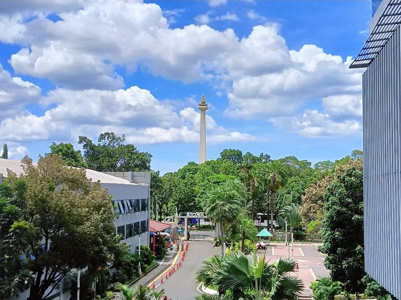 Langit Cerah Menyambut Warga Jakarta Hari Ini