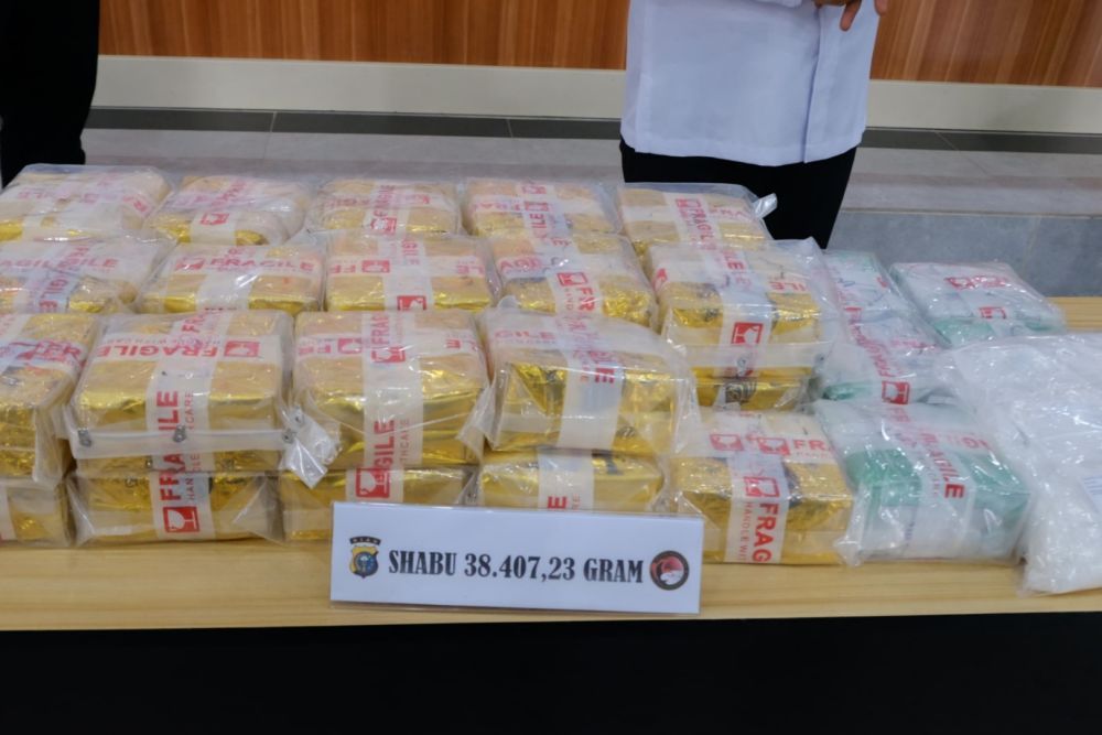 Polda Riau Tangkap Kurir Sabu 25 Kg dan Ribuan Ekstasi Usai Kejar-kejaran di Pelalawan
