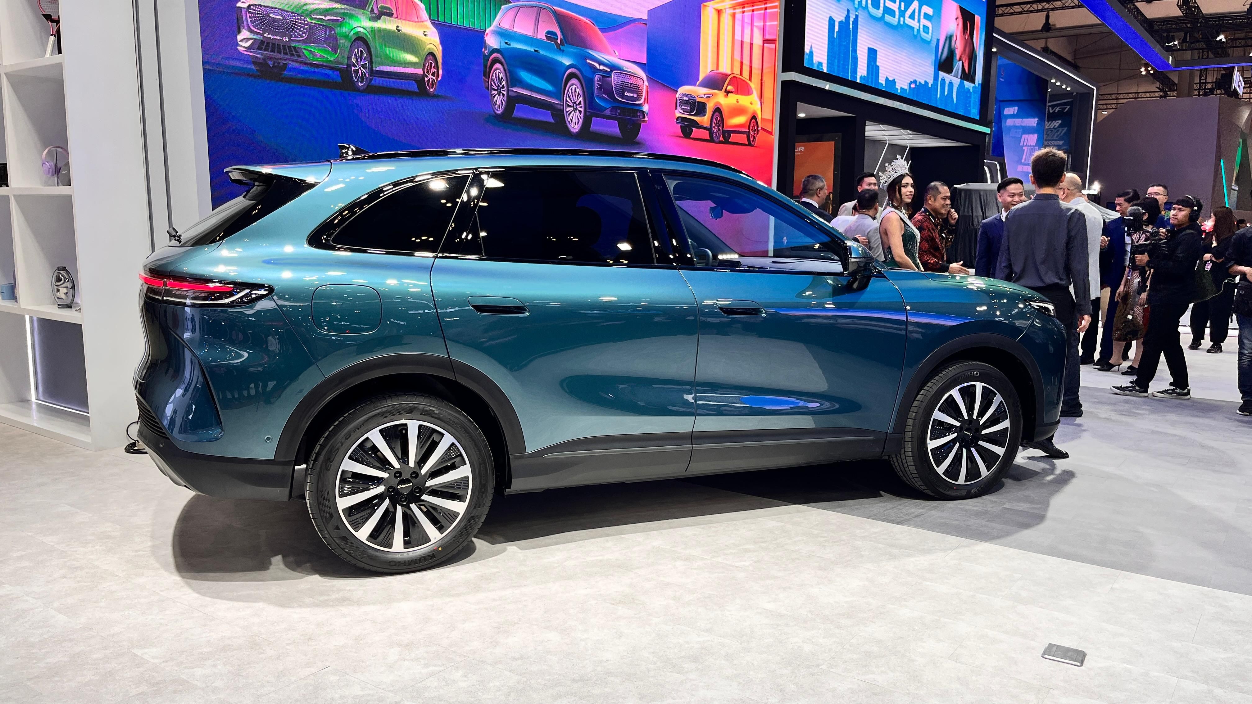 SUV LEPAS L8 Resmi Diperkenalkan di GIIAS 2025, Bawa Mesin Hybrid Super Irit dan Bertenaga