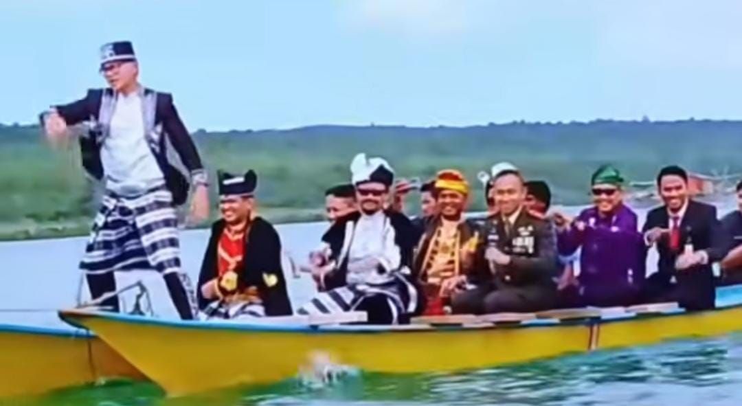 Aksi Pacu Jalur Wamendagri Bima Arya di Buton Tengah Bikin Warganet Riuh
