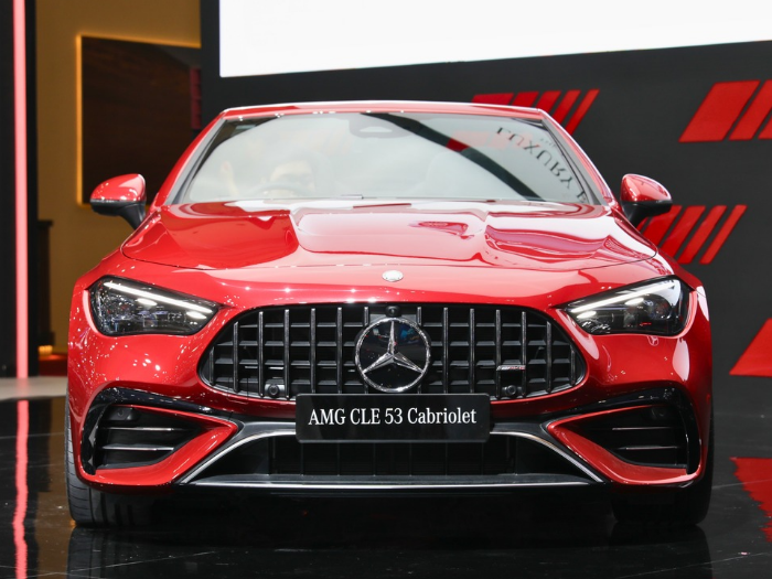 Mercedes-AMG CLE 53 Cabriolet Debut di GIIAS 2025, Mobil Sport Atap Terbuka