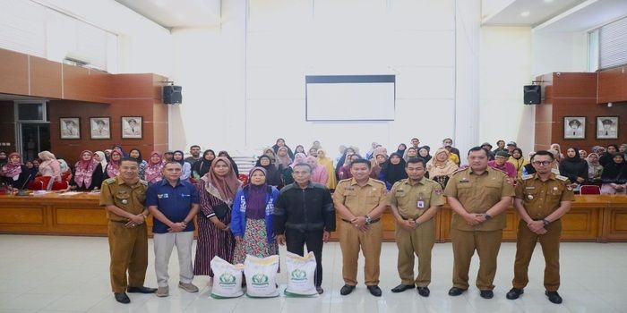 Tunjukan Kepedulian Kepada Masyarakat : Pemerintah Kota Bukittinggi Salurkan Bantuan Kepada KPM
