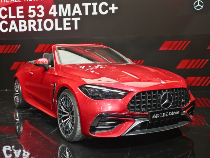 Mercedes-AMG CLE 53 Cabriolet Debut di GIIAS 2025, Mobil Sport Atap Terbuka