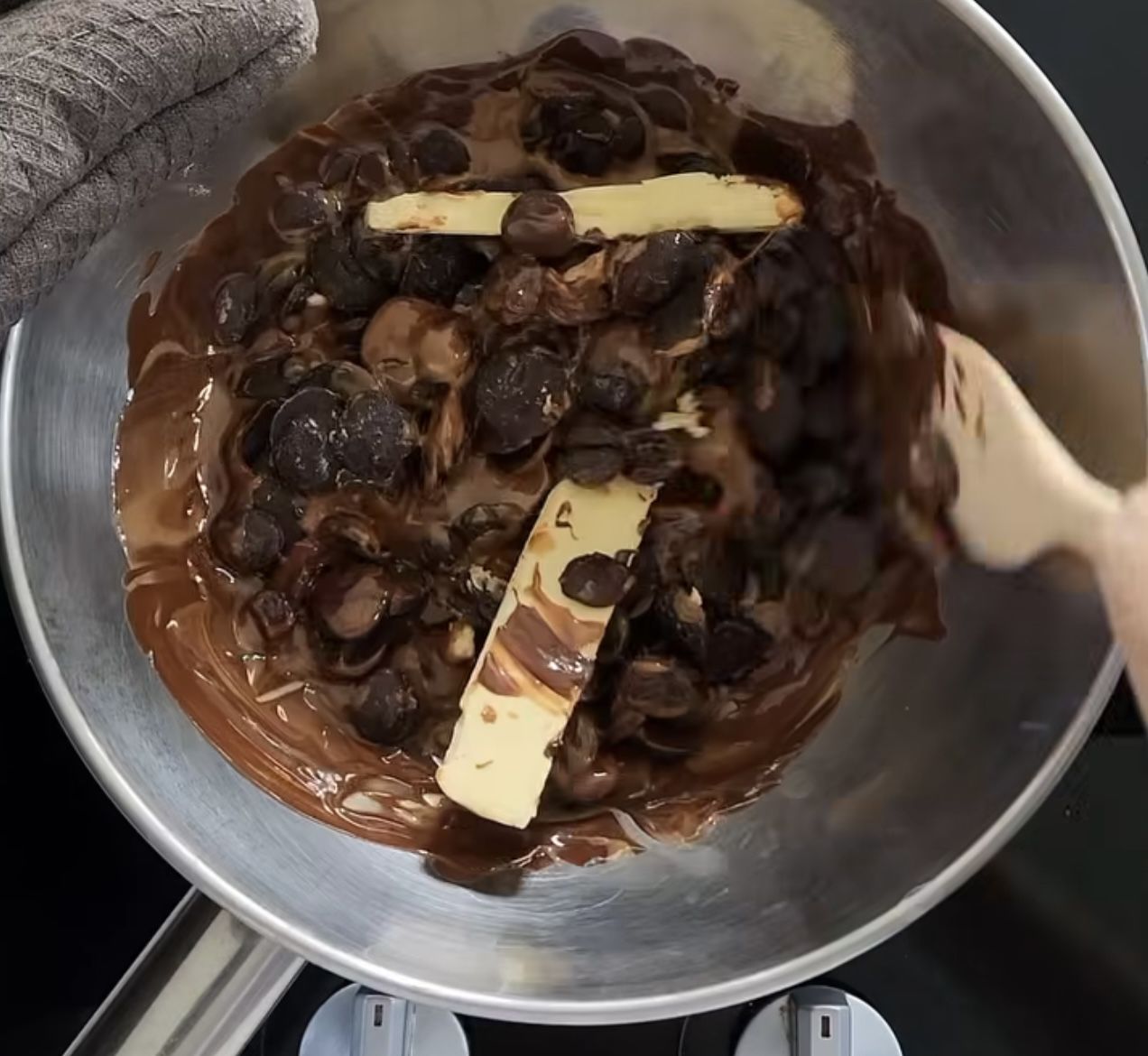 Resep Choco & Nut Caramel Bars: Camilan Fancy yang Bisa Kamu Bikin Sendiri di Rumah