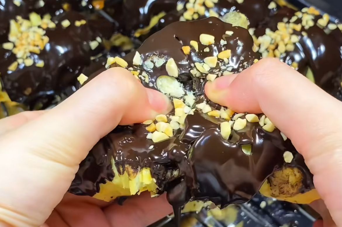 Manis, Renyah, dan Menggoda: Resep Danish Cokelat Blepotan dengan Sentuhan Glaze Kekinian