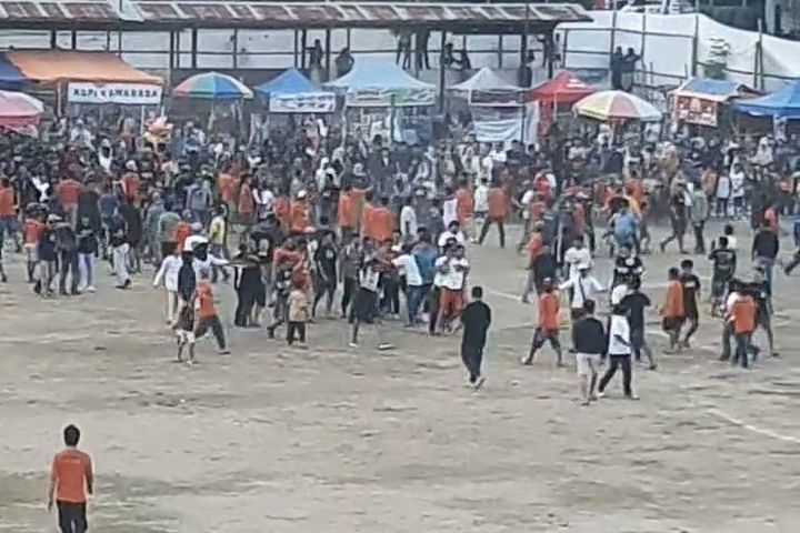 Turnamen Sepakbola Tarkam di Enrekang Ricuh, Suporter Serbu Lapangan Protes Keputusan Wasit