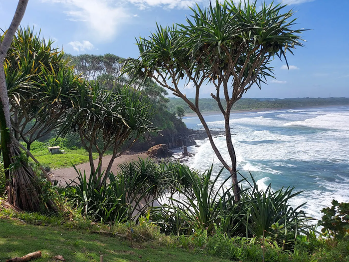 7 Pantai Hidden Gem di Jawa Barat yang Wajib Kamu Kunjungi, Indahnya Bikin Melongo!