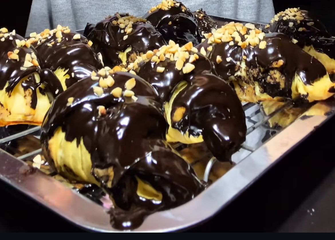 Manis, Renyah, dan Menggoda: Resep Danish Cokelat Blepotan dengan Sentuhan Glaze Kekinian