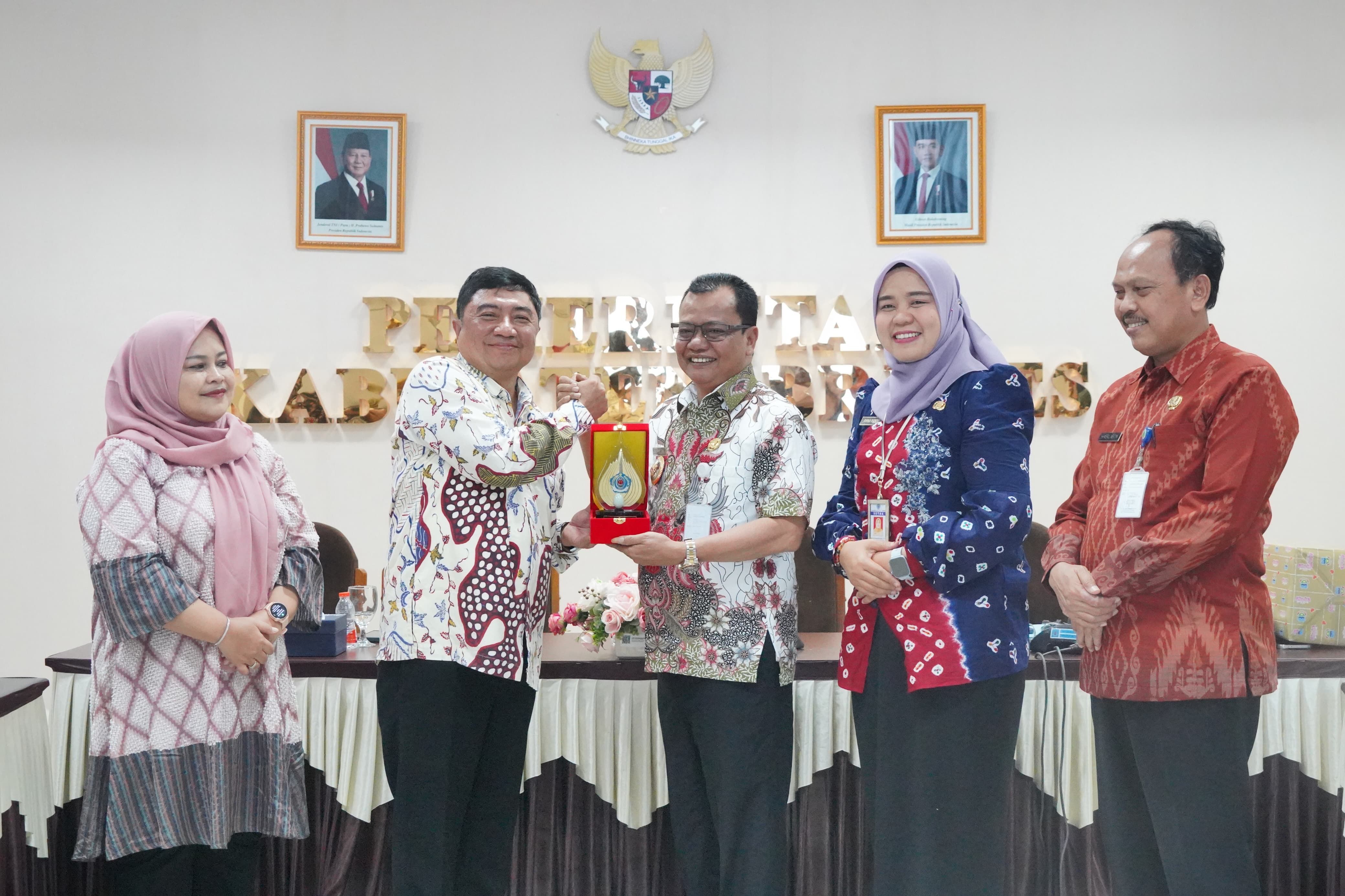 Bupati Garut Tinjau Pengelolaan Bawang Merah di Brebes, Jajaki Replikasi Model Pertanian