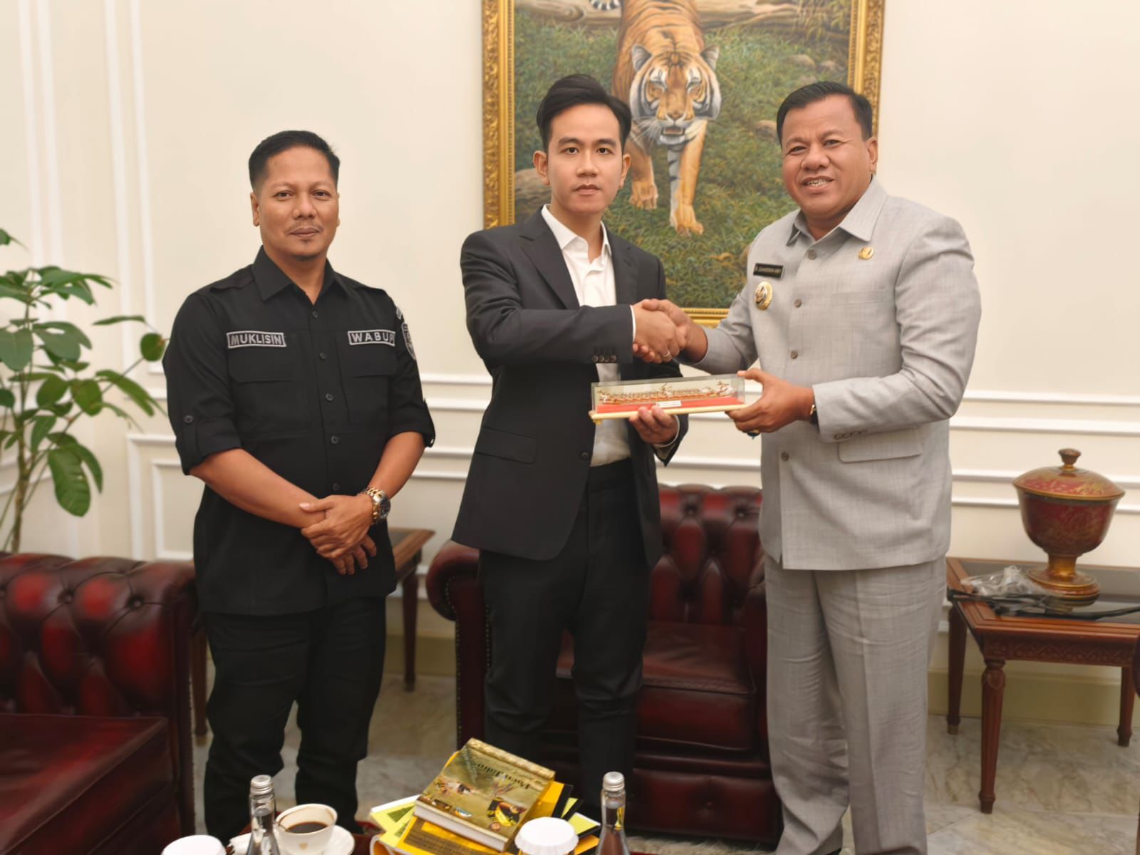 Wakil Presiden Gibran Hadiri Puncak Pacu Jalur di Kuansing
