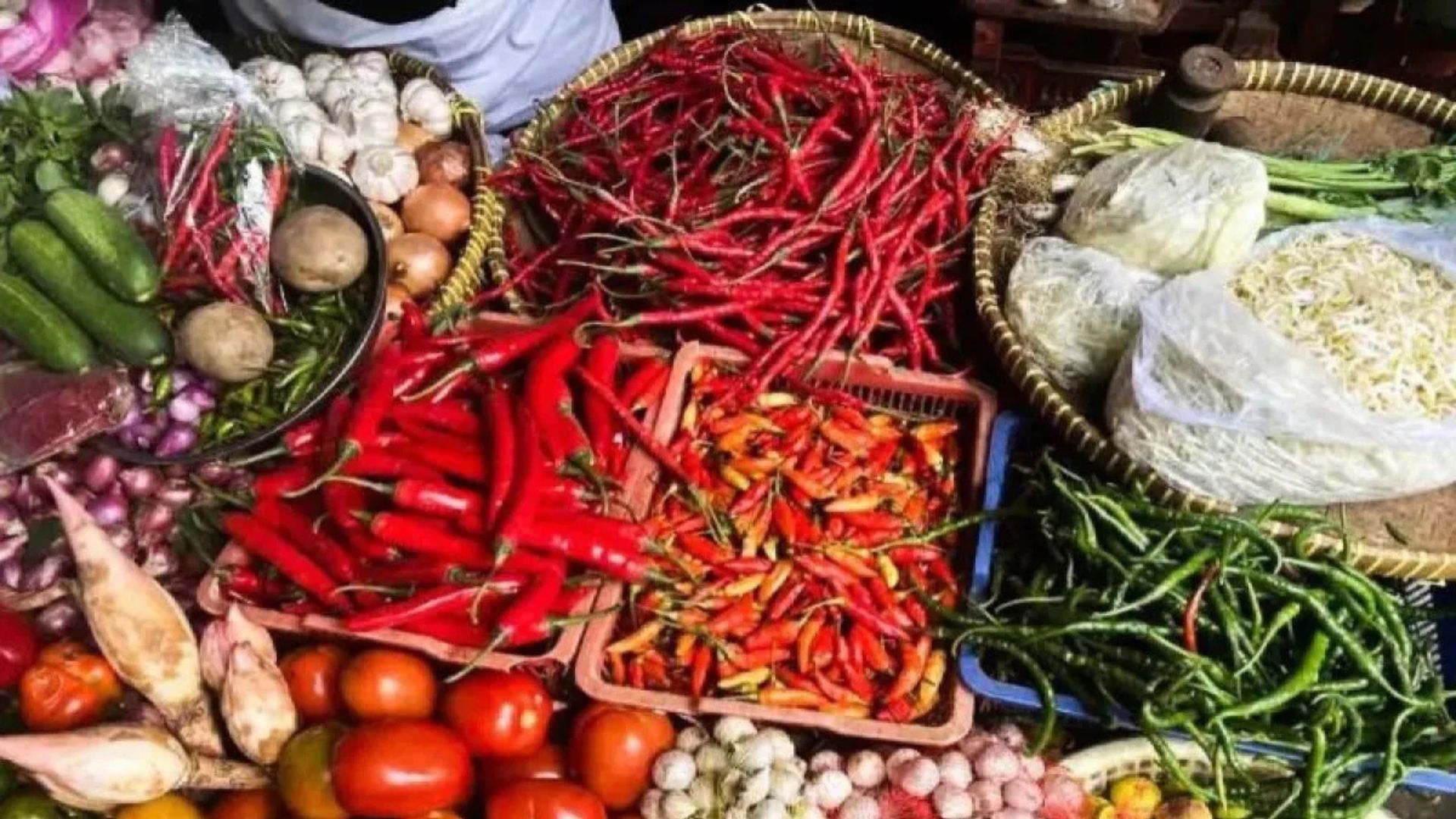 Harga Sejumlah Komoditas Pangan Terpantau Turun, Beras Premium Sedikit Menguat