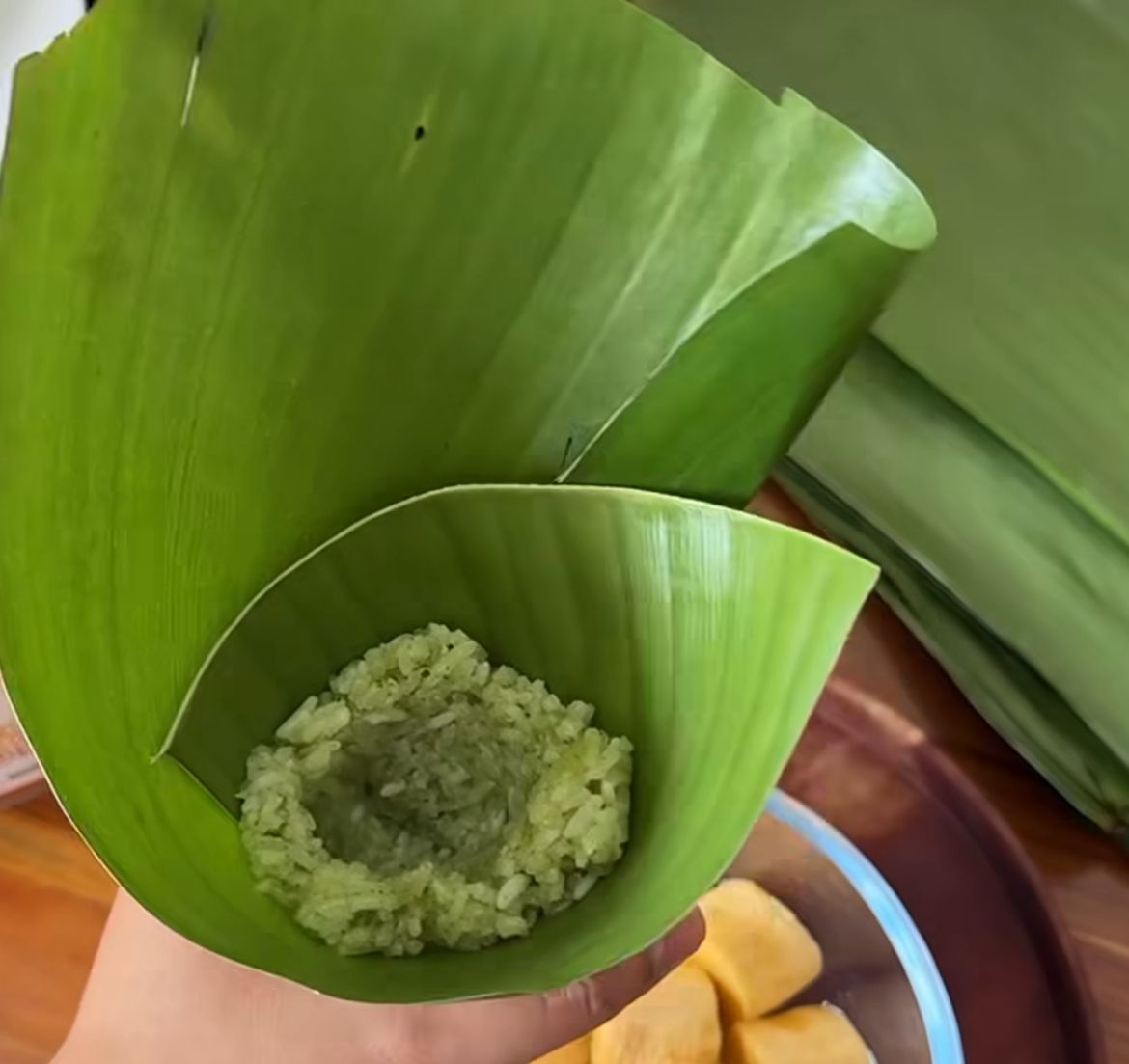 Hangat dan Legit! Yuk Bikin Ketan Kukus Pisang Sendiri di Rumah