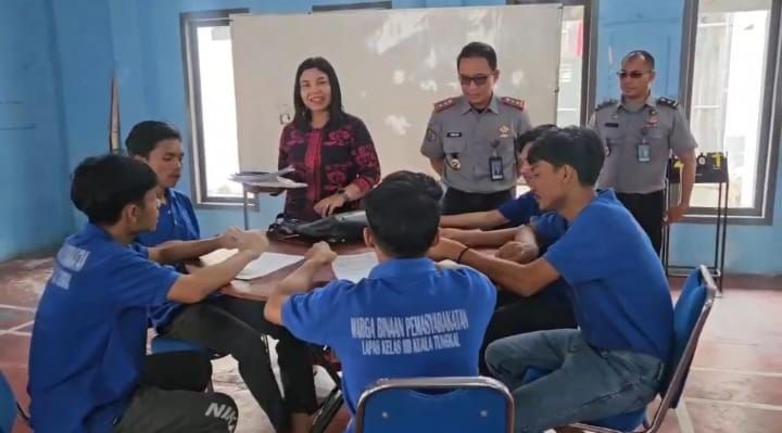 Menimba Ilmu di Balik Jeruji, Puluhan Napi Lapas Kuala Tungkal Antusias Ikuti Program Belajar Paket A, B, dan C