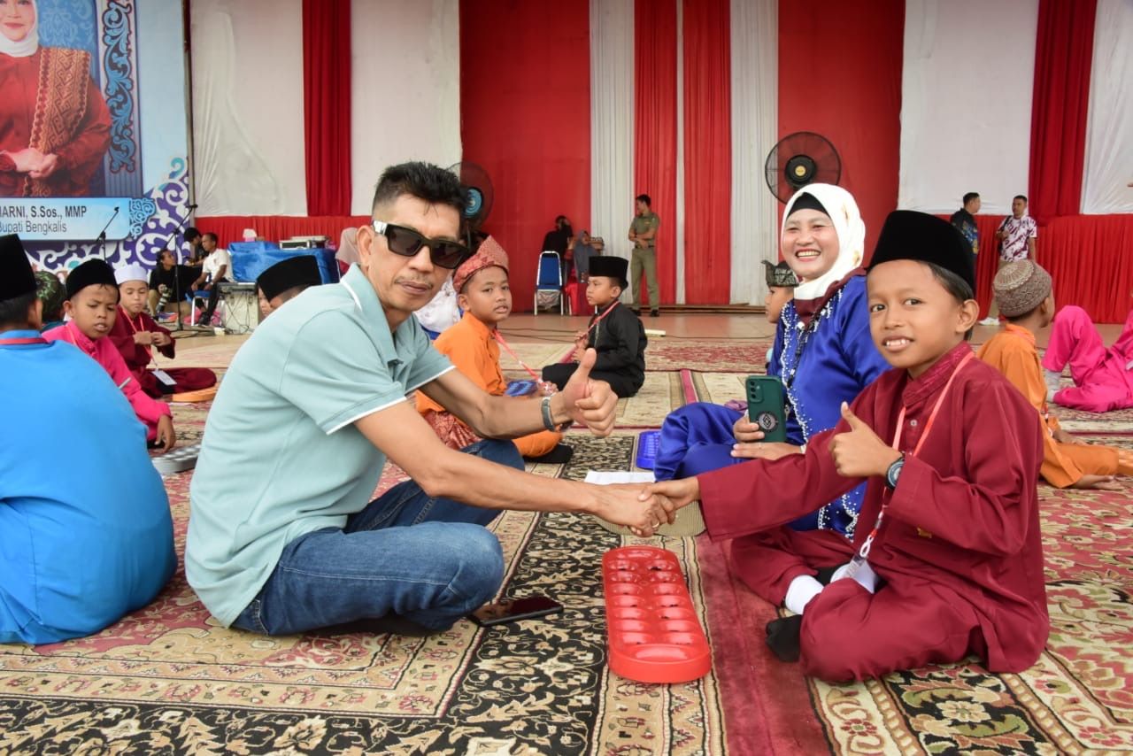 Bukan Sekadar Main,Lomba Congklak Ini Bikin Anak SD Lupa Gadget!