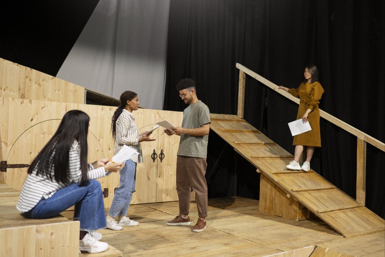 35 Ide Nama Komunitas Teater yang Unik, Keren dan Penuh Karakter