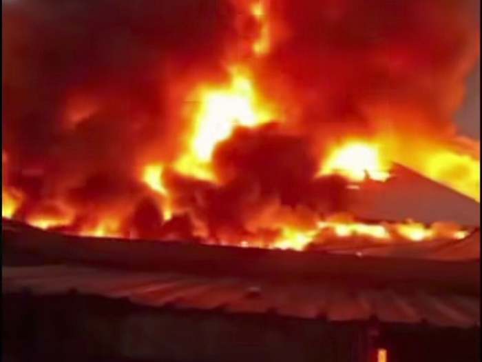 Video Kebakaran Hebat Pasar Taman Puring, 500 Kios Hangus