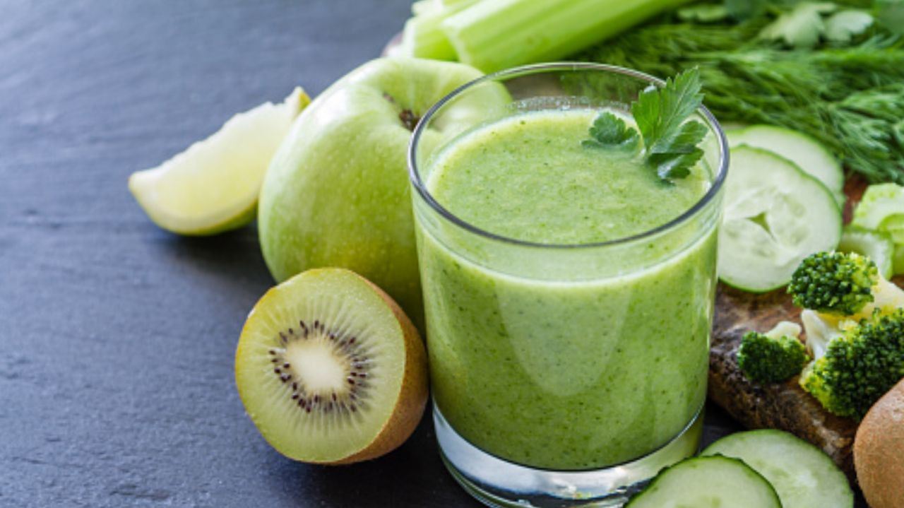 7 Manfaat Jus Seledri dan Apel untuk Kesehatan Tubuh, Kaya Nutrisi!