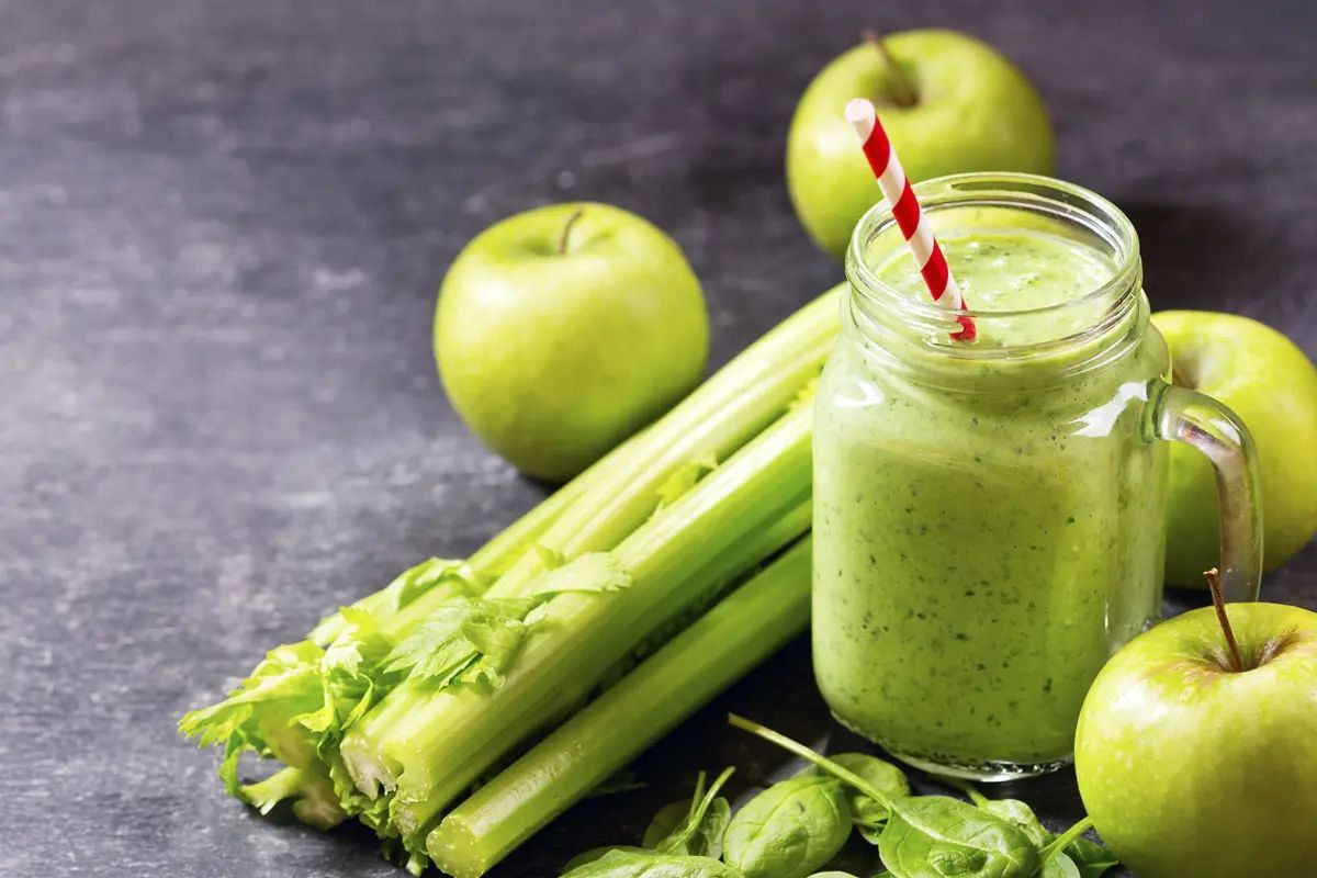 7 Manfaat Jus Seledri dan Apel untuk Kesehatan Tubuh, Kaya Nutrisi!