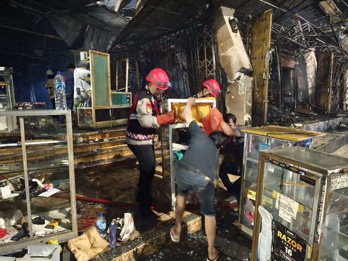 Pasar Taman Puring Jaksel Dilahap Api, Polisi Sebut Sekira 500 Kios Terbakar