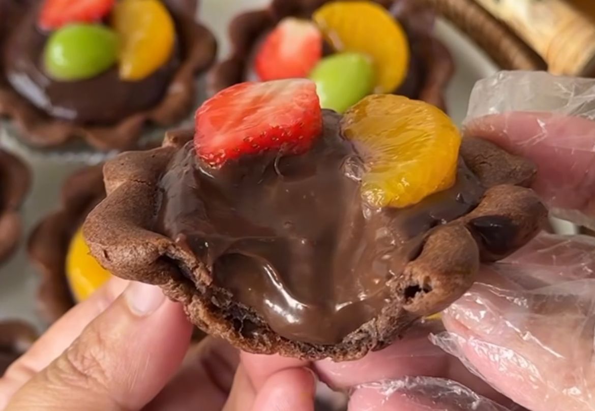 Manis, Lembut, dan Segar: Resep Kue Sus Buah dengan Krim Cokelat