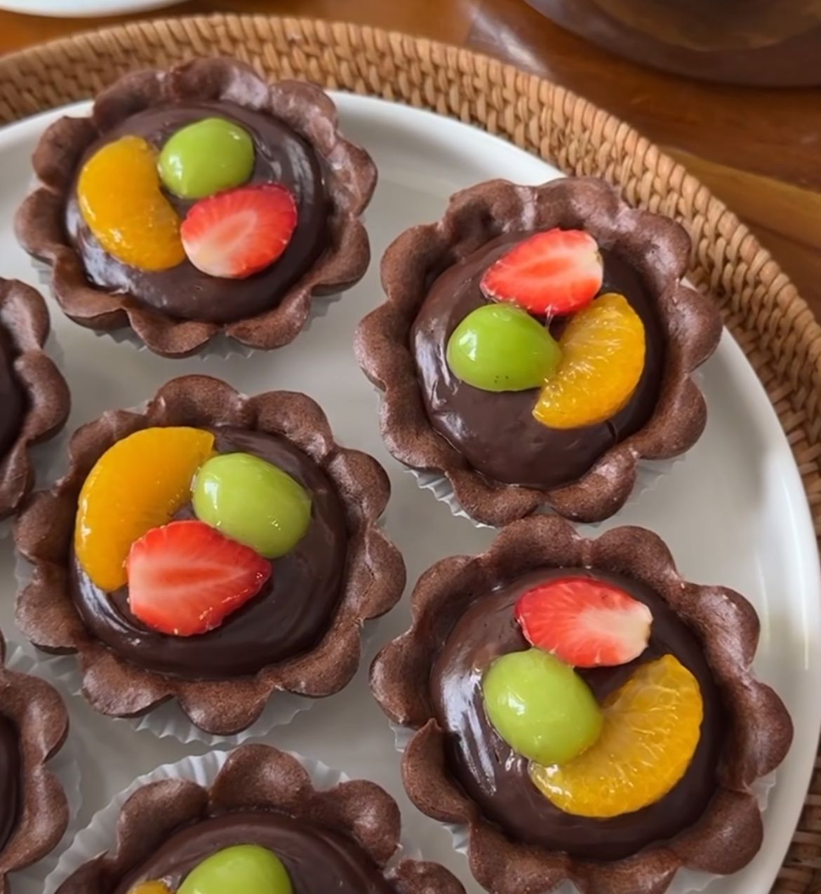 Manis, Lembut, dan Segar: Resep Kue Sus Buah dengan Krim Cokelat