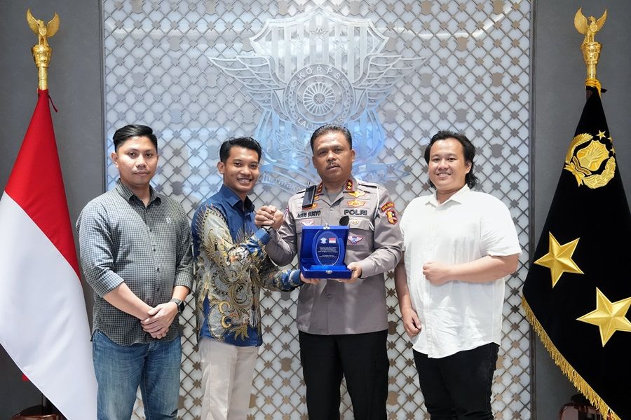 Kakorlantas Polri Diganjar Penghargaan dari BEM Nusantara se-Indonesia