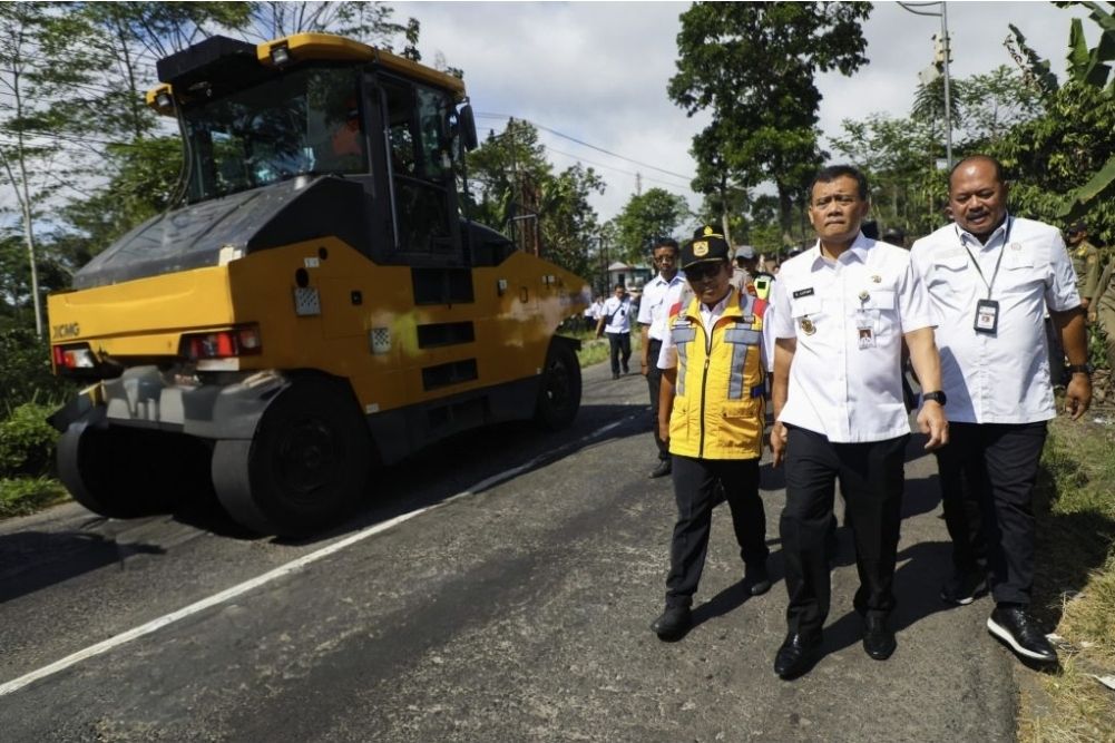 Respons Cepat Gubernur Jateng, Ruas Jalan Parakan-Patean Diperbaiki