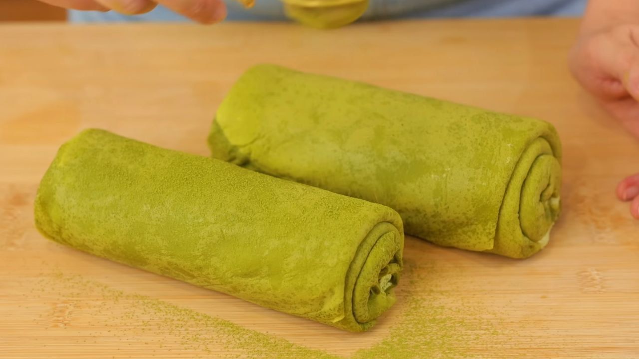 Resep Crepe Matcha Isi Strawberry, Camilan Manis Lembut ala Kafe!